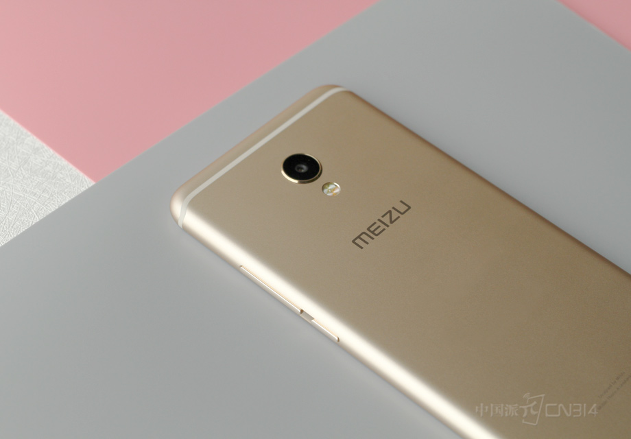 ����MX6���������͵�Դ��ȫ�����ֻ��Ҳ�߿򣬰����������˺ͱ߿�һ�µ���ɰ������������ԵҲ�����˵��Ǵ������ڲ��������У����Ű����ָ���࣬�����������ָ�Ҳ�Ƚ�ϸ�塣