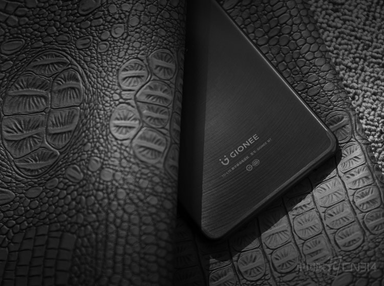 ����M7���õİ�ȫ˫оƬ��ͨ��Ȩ�����������֤�����ɹ��ʼ����㷨�͹��ܰ�ȫ�㷨����Ŀǰ��ȫ�������߼���֤����ȫ��Ȼ�ǽ����ֻ������ơ�