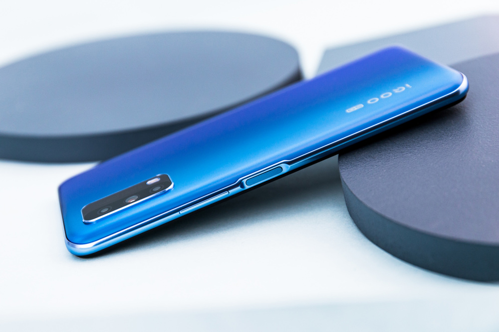 iQOO Z1xʵ尴ֲֻҲпλãϵ͵ԴָʶģԴΪһ壬ʡ˿ռ䡣