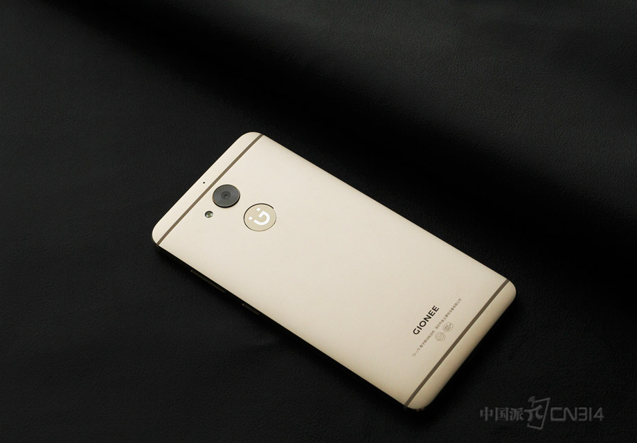 ����S6 Pro�ڱ���������3D΢���������գ������һ����6ϵ���Ͻ���죬����ռ�ȴ�97%������������ͷ�ͽ�����ȫ��LOGOң���Ӧ���ʸж�����