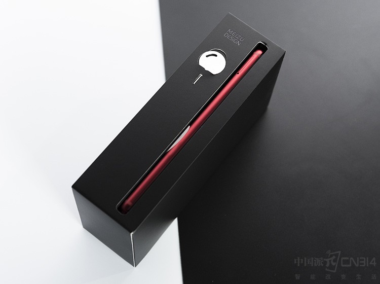 ����PRO7���ڲ���װ��Ҳ����һ�����򣬲����˸��ϳ���ʽ����ƣ��ֻ���������һ�����������Ƭ���ܹ����ֻ���������