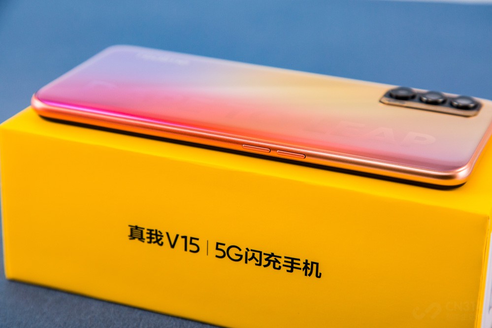 ӲĽǶȾܿɫı仯ǿǧݣǶϿЧʮϸ壬ֱӹۿֱܷΪԵɫʷֲ㣬ò˵realme۹Ǹ߶ˣɫССֻύڡ