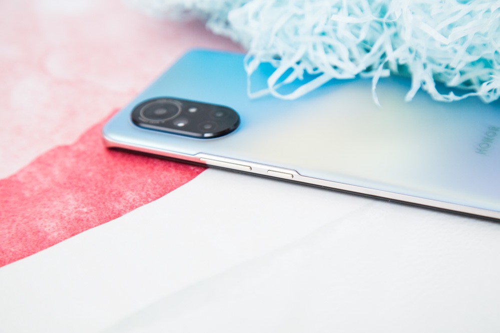 Ϊ㹻ᱡҫV40ݰ潫3800mAhڲõо˫·ƣ֧66W䣬15Ӿܳ䵽60%35Ӽɳ100%֧1000ѭֻ10%ظá