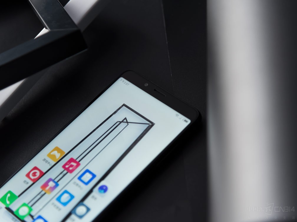 ǰ������ͷ��800�����أ���Ϊ����������������Ĵ�Ƭ��������Ļ���в��⹦�ܣ���⵽�������߲����ʱ��ͻ��Զ�����������������ӡ�