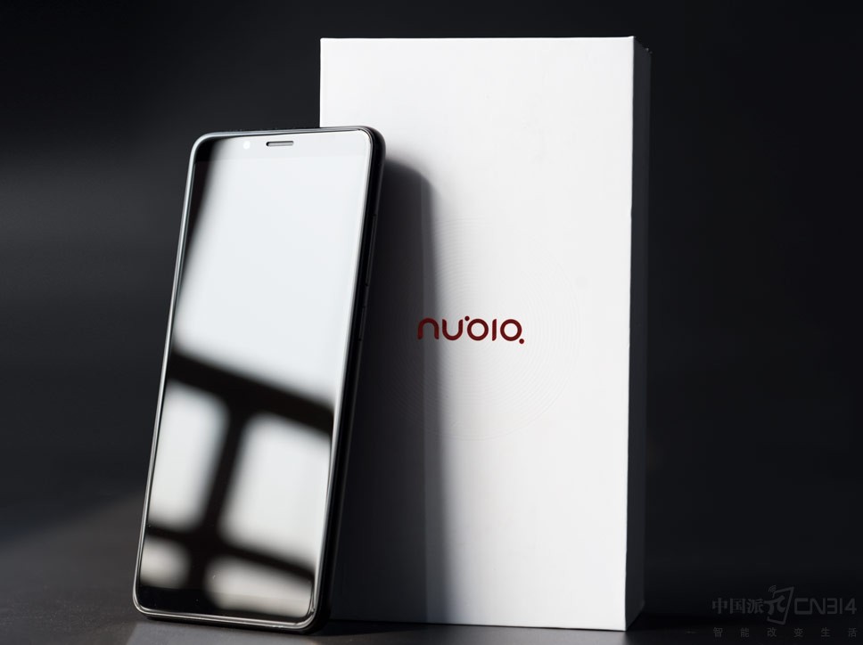 ���Ŵ�Сţ��Z18mini�Դ򷢲���������ܵ�������ǵĿ���׷�����û�ӵ�г�������ӳ֣�����˵3D�Ź����沣��������������˹��ɫ��2400������˫�㡢����660AIE�����������ƻ�UI�ȵȡ�