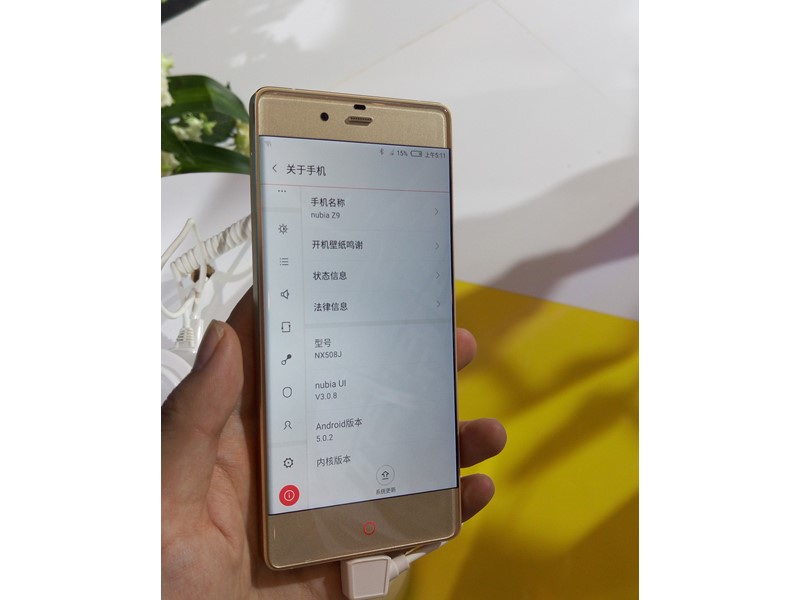 С�����������ɫ��Ļ������Ŭ����Z9��δ��ʾ�����Ա߿򣬱����������⡣