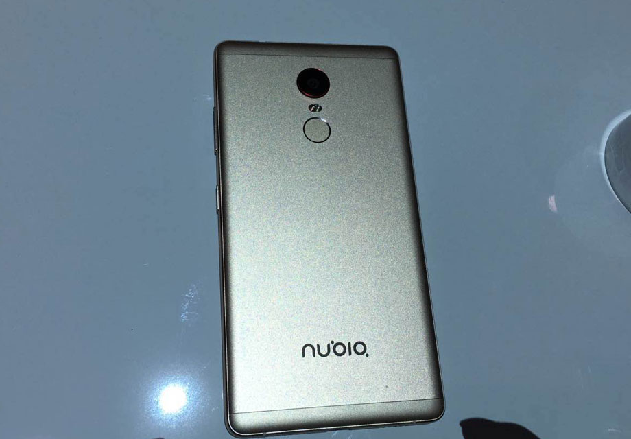 Ϊ�˲�����źŵĽ��գ�Ŭ����һ����Z11 Max����Ķ����͵ײ�ʹ�������ϲ��ʣ���һ�����Ѿ��ǳ���Ϥ��