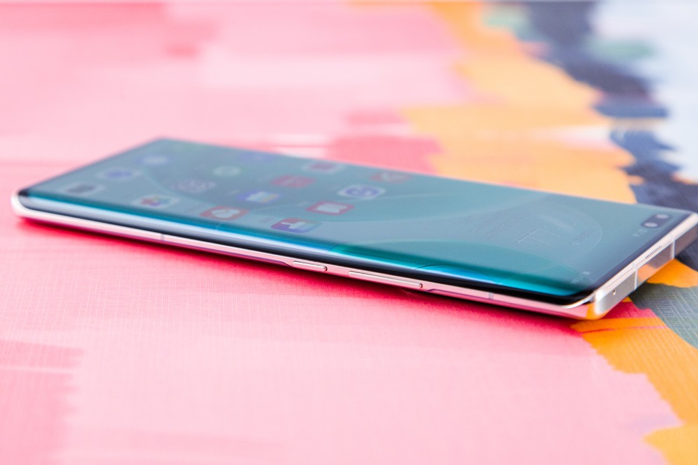 ڱ4000mAhػϣΪnova8 Pro7.85mmΪ184gСŮճֲԵƣ⣬֧66WΪ䣬15ӳ6035ӳ100%