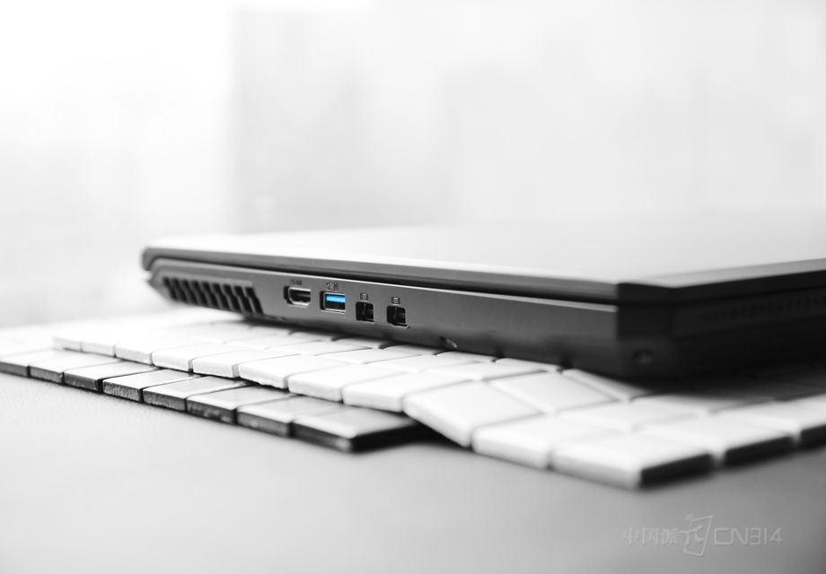 ���߿򱻾޴��ɢ���ŷ��ռ�ݣ������ĸ��ӿڣ�������ȴ�޿�ȡ����