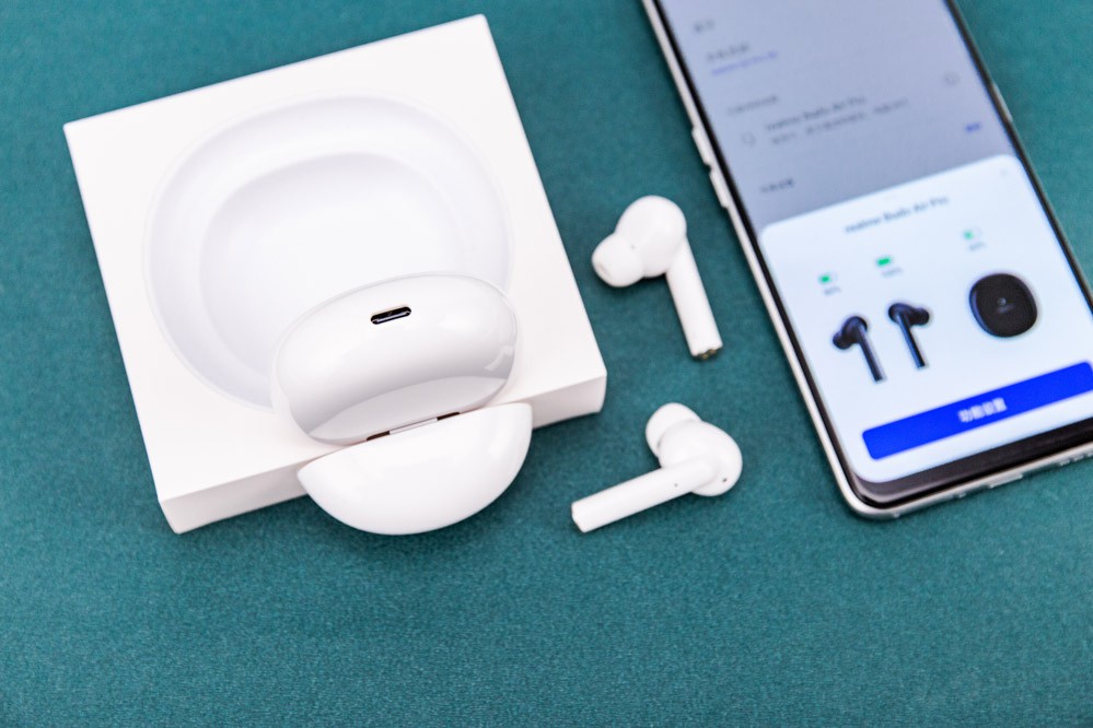 �ڹ��ܷ��棬����֧�ֻ����������������������⡢ʵʱ���롢Breeno�������֡����Ҷ������ǻ�����������ͨ�������һ�������ȣ�Ϊ�û��ṩ�����ܵ��������顣