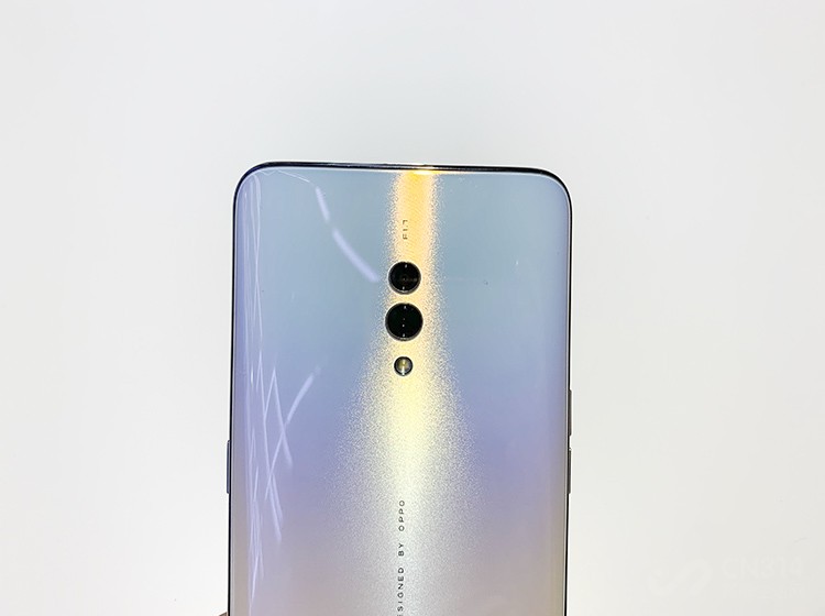 ��������Ϊ˫����ͷ��ƣ��������㴫����Ϊ���� IMX519������1600�򣬹�Ȧf/1.7�����һ�ž�������ͷ����Ӧ�Դ󲿷��������ճ�����K3��֧�ֳ���ҹ��2.0��ҹ����ֱȽ�ͻ����