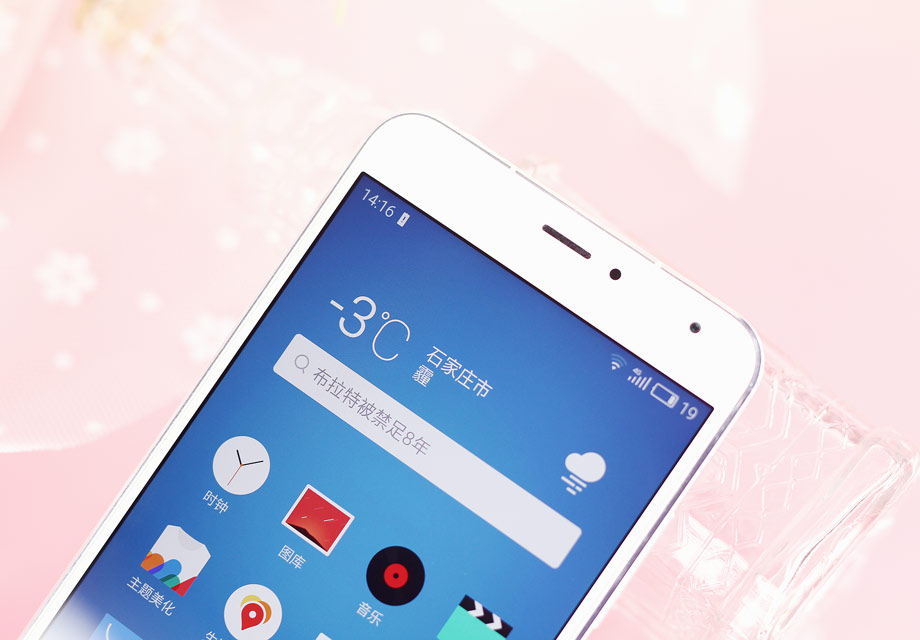 �ֻ����������2.5D���β�����������Ե�Ľ����п���õ�����ƣ���������ƻ����ֻ����ָи�Ϊ��ɫ�����ҿ���ȥ�����ʸС������û����ָл��Ƿǳ������ġ�