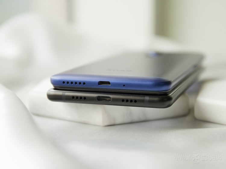 һ��������micro USB�ӿڣ�һ����USB Type-C�ӿڡ�