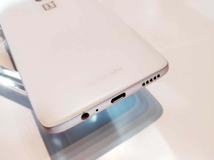 3D��ɫ��������Բ������Ļ�������������һ����ָС�