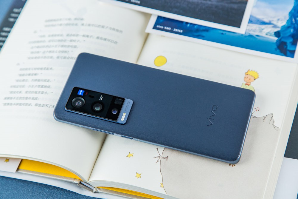 ΪĲʲͬX60 Pro+ǸԸ߶˵ĸߵƤ˴δԼɫչʾĺɫʸţ߱Ȼ׺ճָҲ൱׷