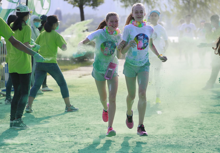 ����������վ������������վ�Ļ�����Ӿ��������ʱ��صĴ�������󱧱���Сŷ�����ȳɹ��������ڳ��������ˣ�������Ϊ�˱��β��ܶ��ļ��������Ⱥ����յ㣬С��Ҳ��֮�����յ���̨��������ʮ��Ľ�����ݣ���һ�������˺������н���������߳���