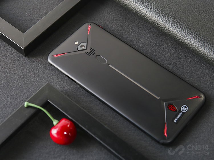 ���˵�羺�ֻ���������˭���ǹ��ƾ��Ǹոշ����ĺ�ħ3�ˣ��û�����������ǵ߸��Ե�ɢ�ȷ��ȣ���Ҳ�ǵ羺�ֻ������״δ���ɢ�ȷ��ȣ�Ҳ�������Ǿ䡰�з������Ŀ񡱡���ô���棬�������Ҹ������ǵľ�ͷ������Ŭ��������ħ3������������������