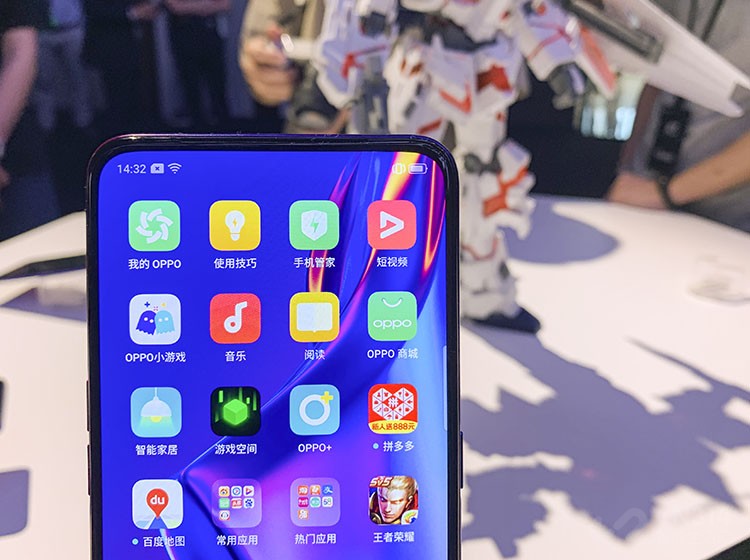 ��������3765mAh�Ĵ��أ�������ǳ�ʱ������Ϸ���������ܹ�֧���û�һ���������ʹ�á�VOOC 3.0����ɿ���Ϊ�ֻ����������ͬʱ��֧�ֱ���߳䣬�������Ч�ʱȴ󲿷�ǧԪ����Ҫ�ߡ�