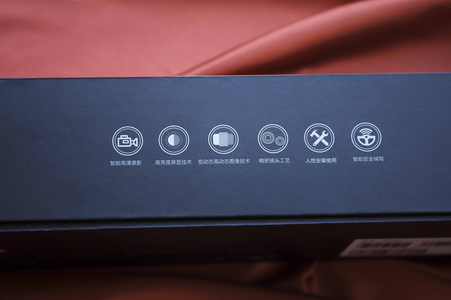 �ڰ�װ�еĲ��棬���Կ���HR02���߱��ļ���������������ܸ���¼Ӱ�����������Լ���������̬�߶�̬ͼ���������ܾ�ͷ���ա����԰�װʹ�á����ܰ�ȫ���ݡ�