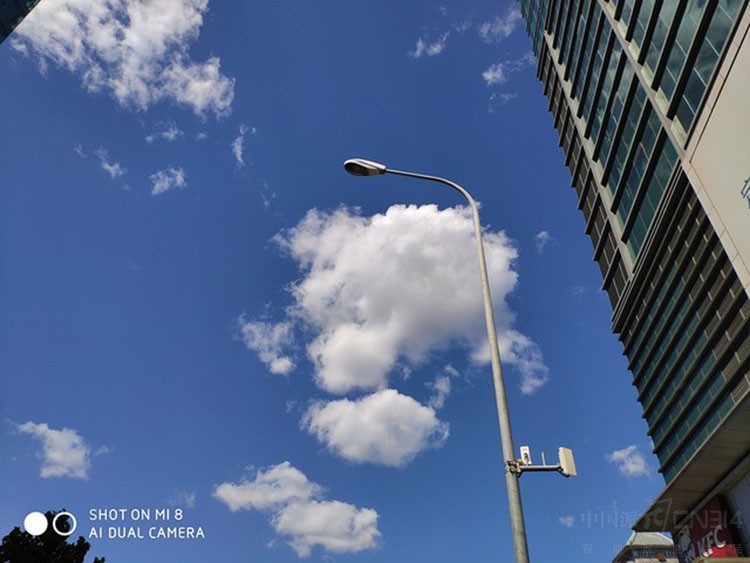 努比亚Z18与小米8对决 两款旗舰谁更出色