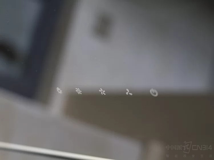 ����,����