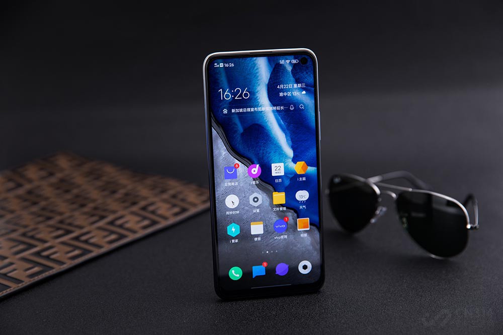 ��ʹ������ӷ� iQOO Neo3ϵͳ�������