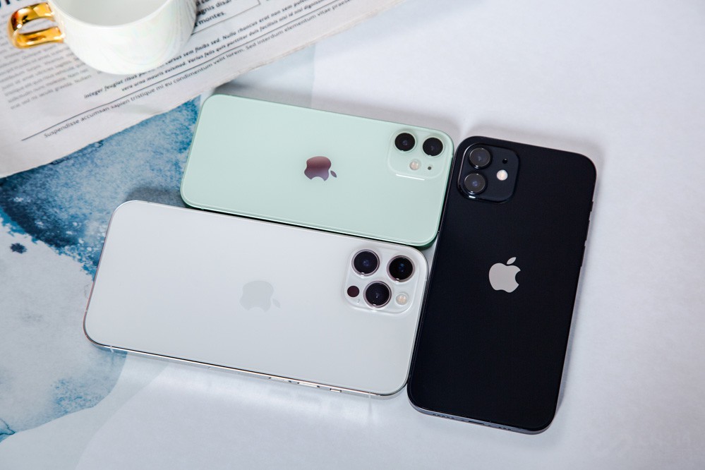 iPhone 12ϵ mini