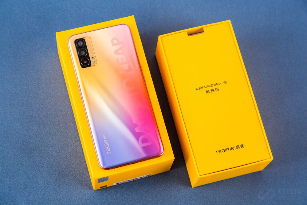 50W闪充 国潮“锦鲤”realme 真我V15评测 50W闪充 国潮“锦鲤”realme 真我V15评测