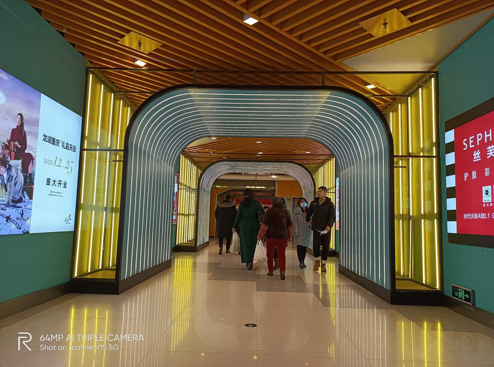 50W闪充 国潮“锦鲤”realme 真我V15评测 50W闪充 国潮“锦鲤”realme 真我V15评测