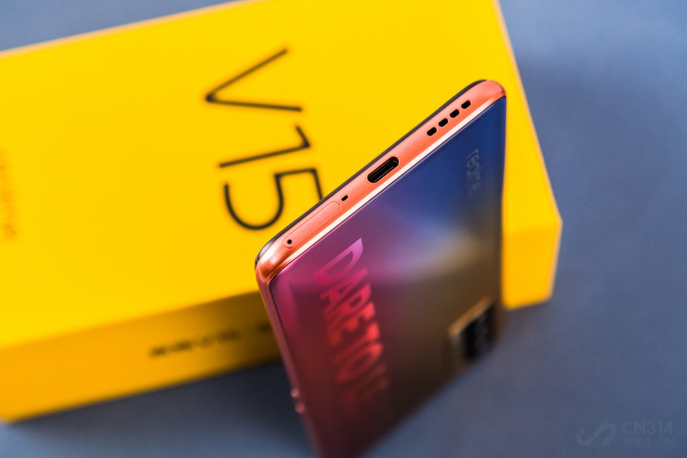 50W闪充 国潮“锦鲤”realme 真我V15评测 50W闪充 国潮“锦鲤”realme 真我V15评测