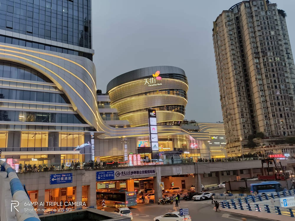 50W闪充 国潮“锦鲤”realme 真我V15评测 50W闪充 国潮“锦鲤”realme 真我V15评测