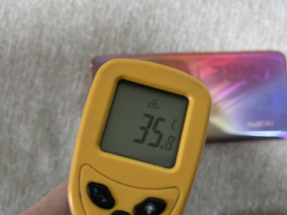 50W闪充 国潮“锦鲤”realme 真我V15评测 50W闪充 国潮“锦鲤”realme 真我V15评测