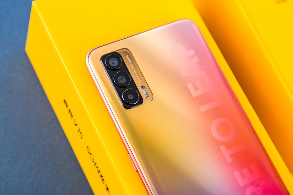 50W闪充 国潮“锦鲤”realme 真我V15评测 50W闪充 国潮“锦鲤”realme 真我V15评测