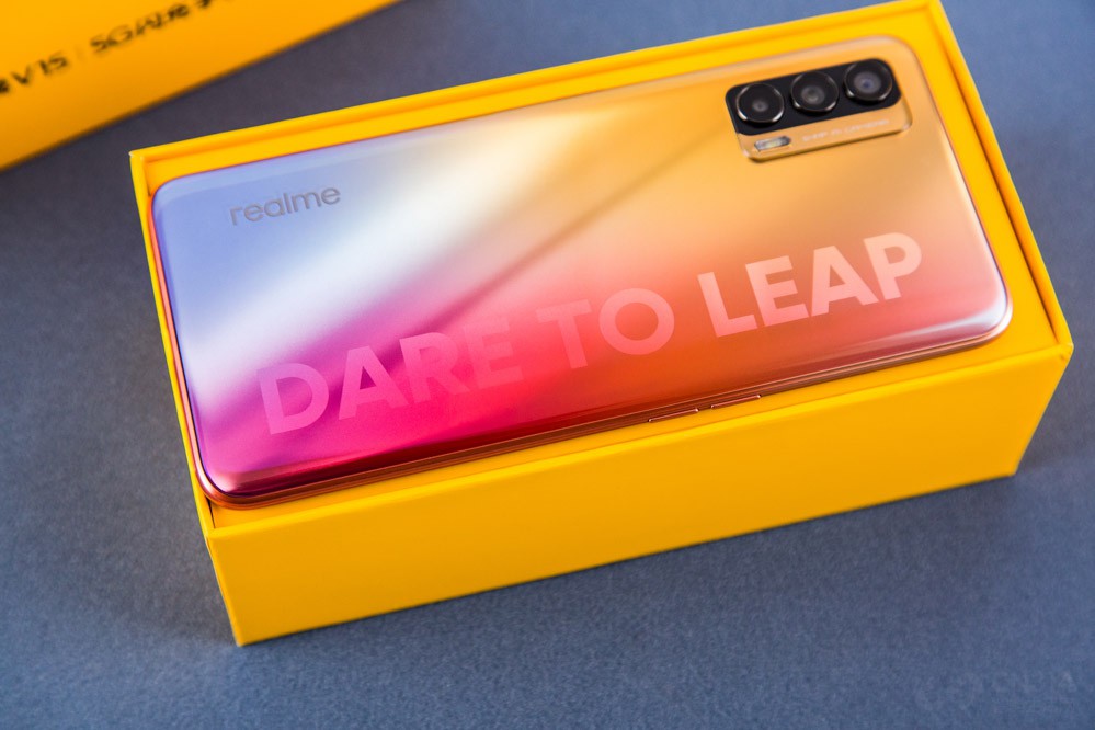 50W闪充 国潮“锦鲤”realme 真我V15评测 50W闪充 国潮“锦鲤”realme 真我V15评测