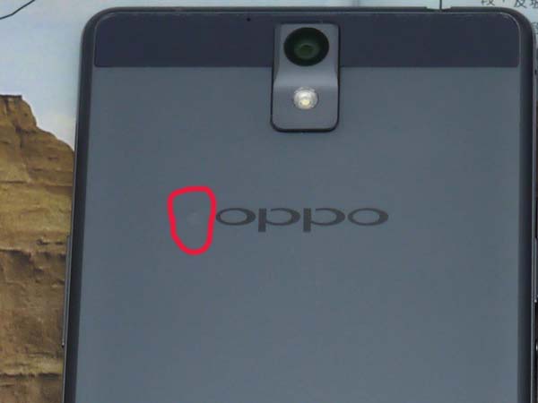 OPPO R3�ԱȻ�ΪP7023.jpg