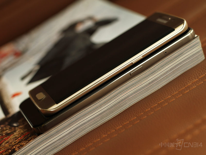 Gigaset ���ME pro������S6 edge�߿�Ա�.JPG