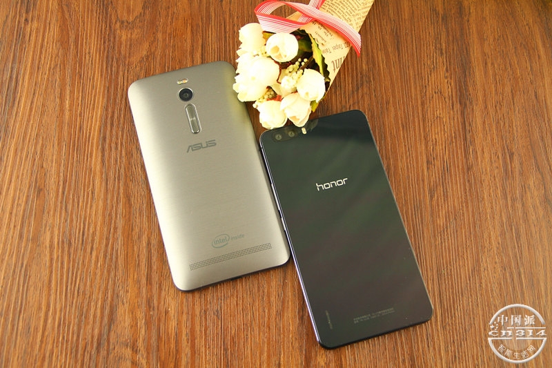 特立独行? 华硕ZenFone2对比荣耀6Plus 背部.JPG