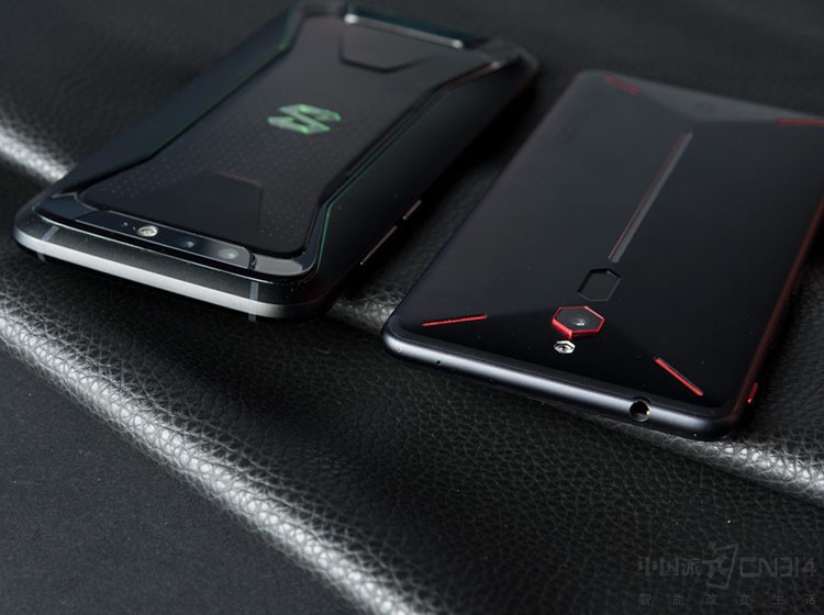 红魔VS黑鲨 两款热门游戏手机谁更炫酷?