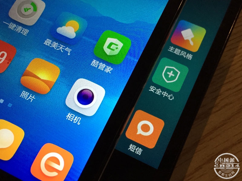 红米2A在屏幕像素密度上沾了屏幕较小的光