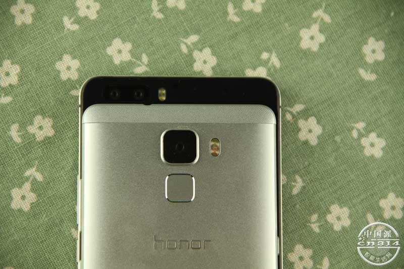 ��ҫ7����ҫ6Plus����ͷ�Ա�.jpg