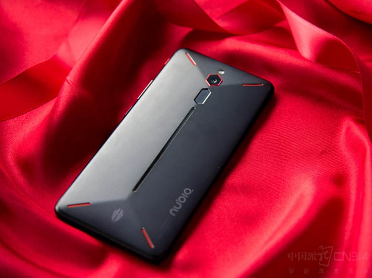 游戏手机就更耗电? 红魔黑鲨用行动说不