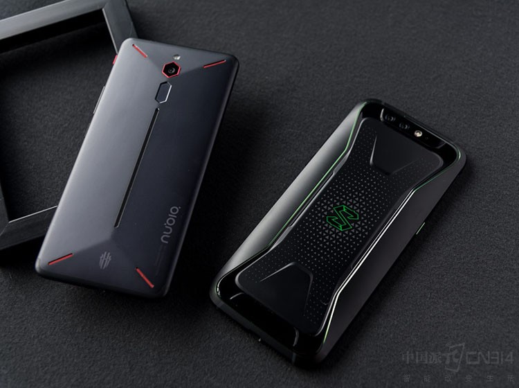 红魔VS黑鲨 两款热门游戏手机谁更炫酷?