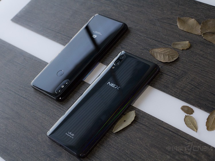 С��8�Ա�vivo NEX ȫ������Ϸ�����ļ�ǿ
