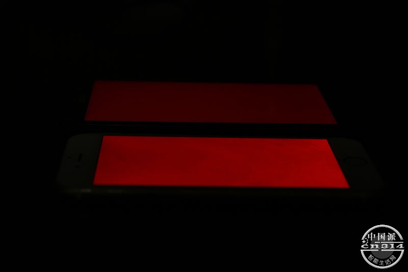�λð�ĶԾ�-��˶ZenFone2�Ա�iPhone6_���ӽǶ�.jpg