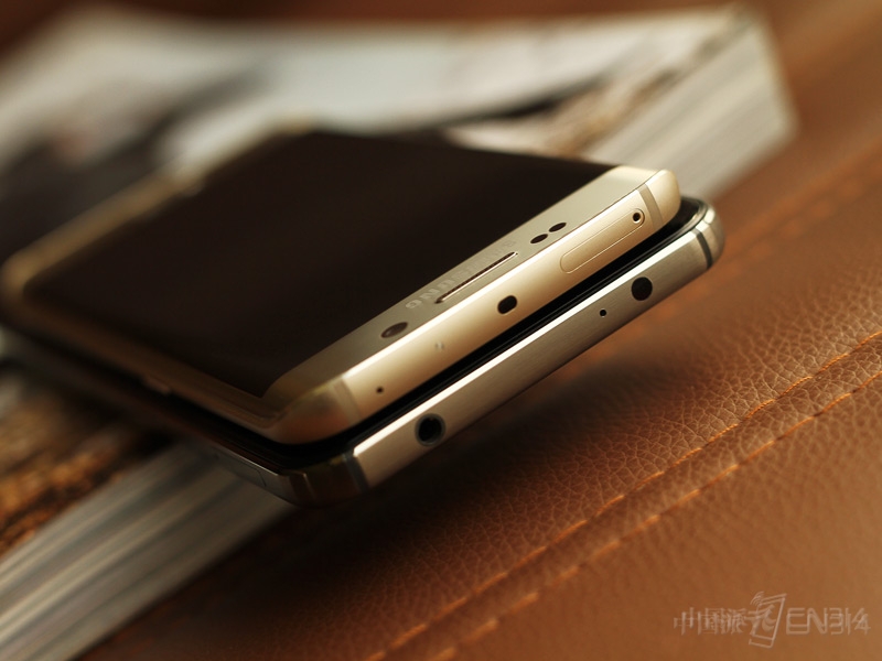 Gigaset ���ME pro������S6 edge�߿�Ա�.JPG