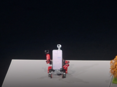 �������ͷ������ҫRobotPhone����ս��