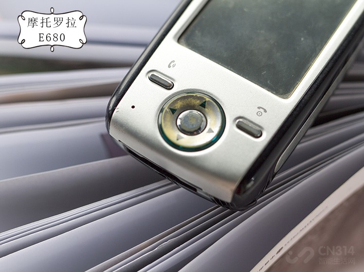 摩托罗拉E680 摩托罗拉E680