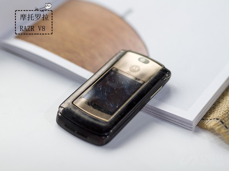 Ħ������RAZR V8