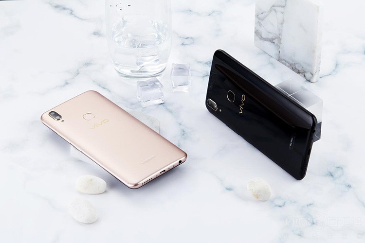vivo Y85ʵ�⣺ǧԪ��Ҳ����תAI  �Ĵ�Ƭ