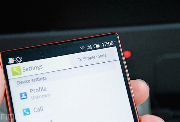 81%��ռ�ȵ��𺳣�����AQUOS Phone����